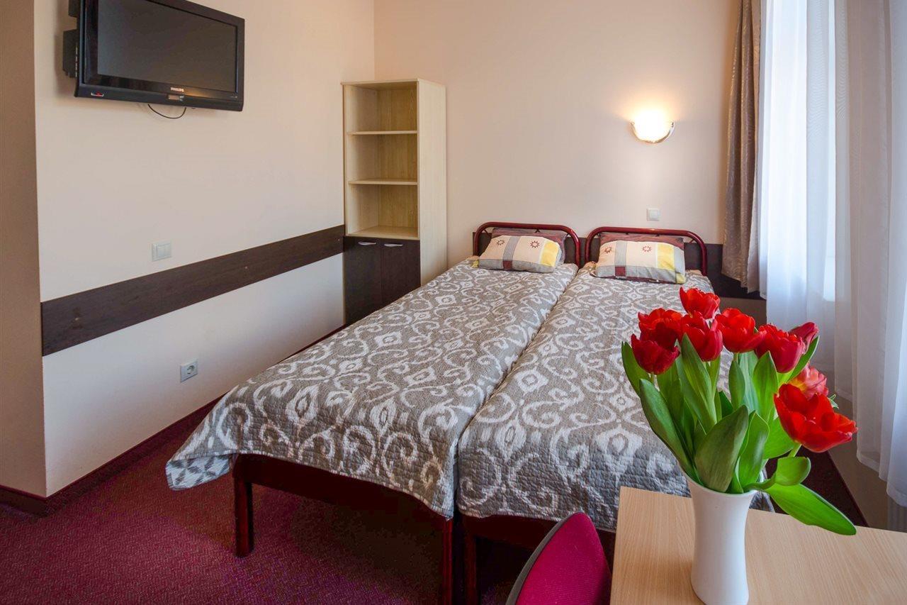 Apalenis Hotel Рига Екстериор снимка