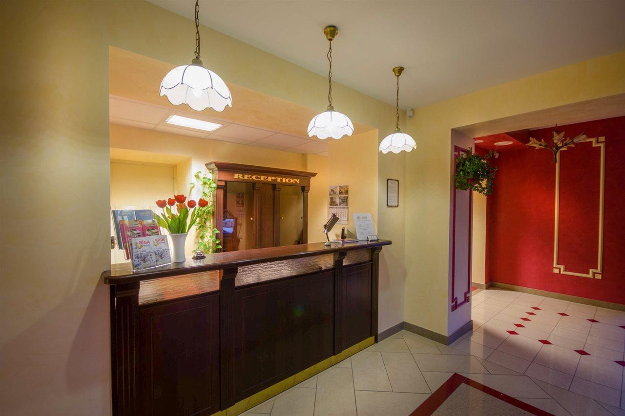Apalenis Hotel Рига Екстериор снимка